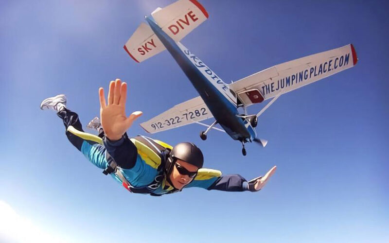 Feature image for The Jumping Place Skydiving Center