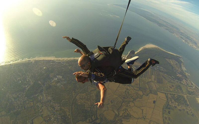 Feature image for Airmoves Skydiving