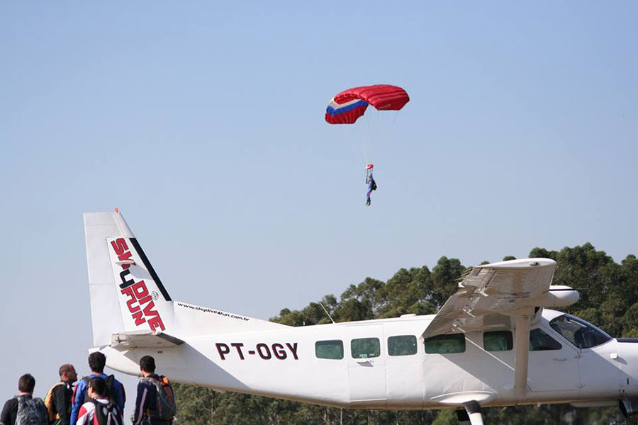 Atmos Paraquedismo Dropzone Image
