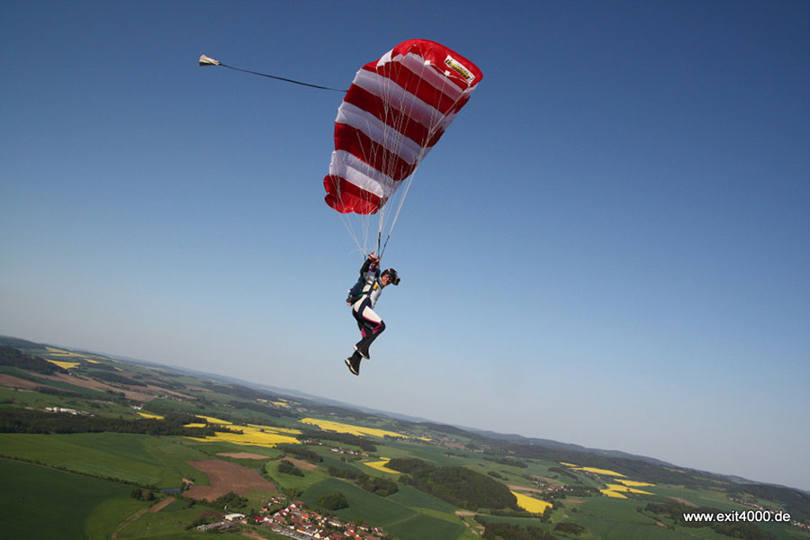 Fallschirmspringen Gera Dropzone Image