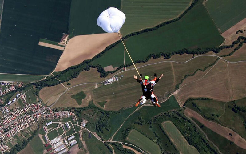Feature image for Padaj Skydiving