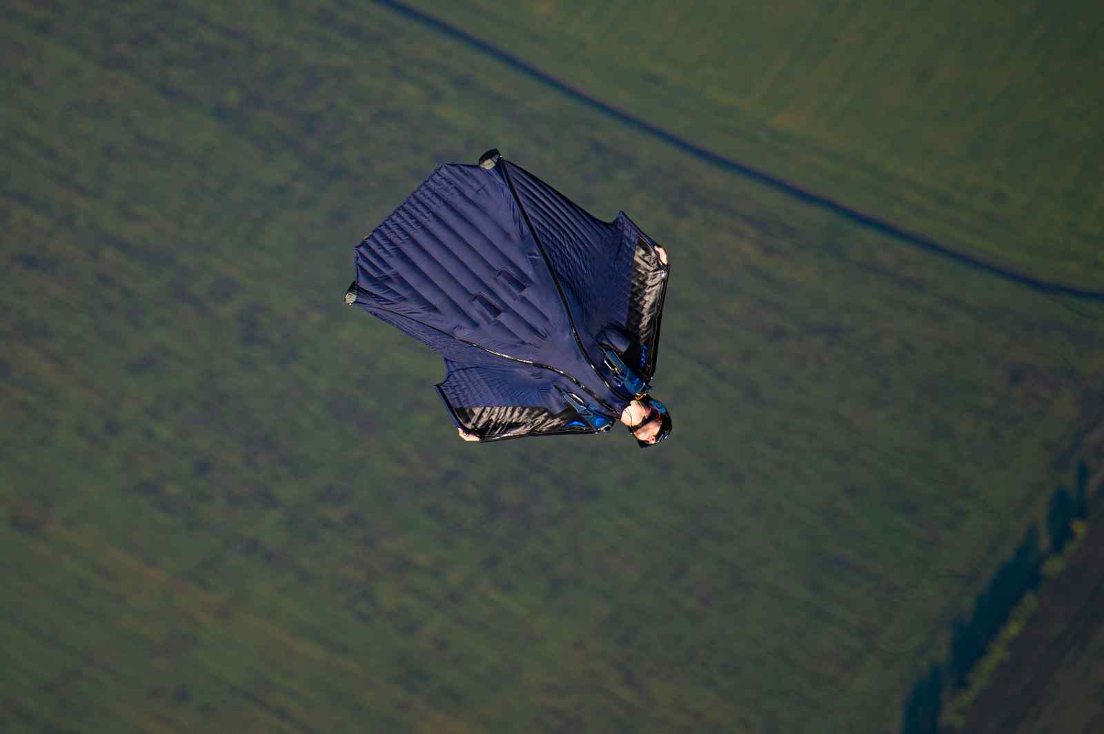 Alexey Galda flying