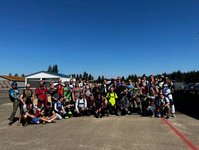 Washington state skydiving record group photo